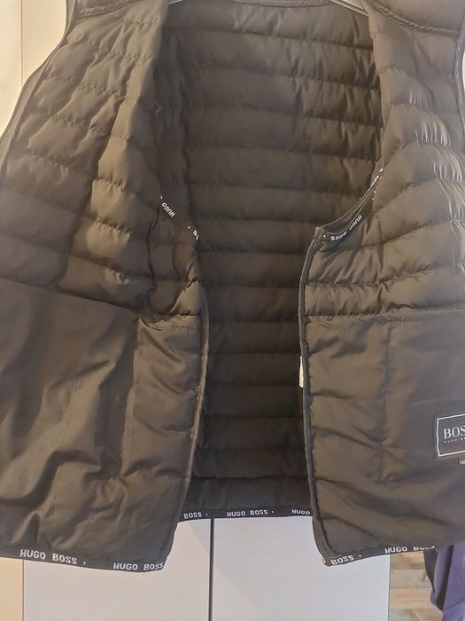 Продавам оригинален мъжки елек Хуго Босс 6XL