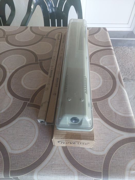 Aplica de perete, lustra,lampă fluorescenta FIPAD,set spoturi halogen,