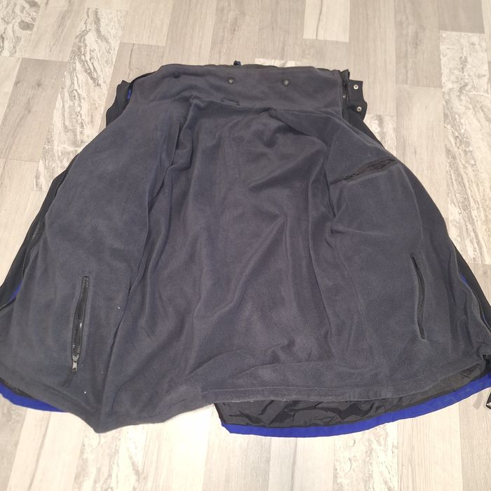 Geacă Vaude are polar care il poti da jos  mărimea  L