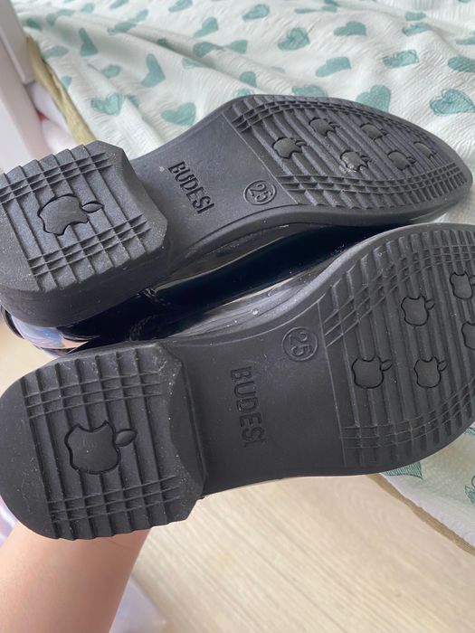 Отдам даром детские туфли для мальчика