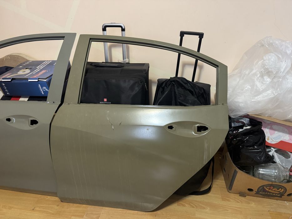 Продам двери на chevrolet onix