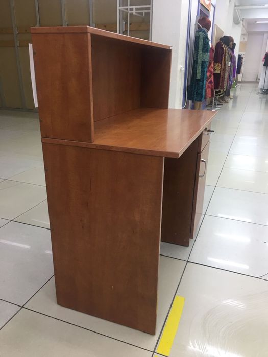 Письменный/ рабочий стол.