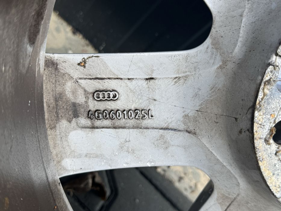 Audi 17 “ оригинални джанти със зимни гуми 225 55 17