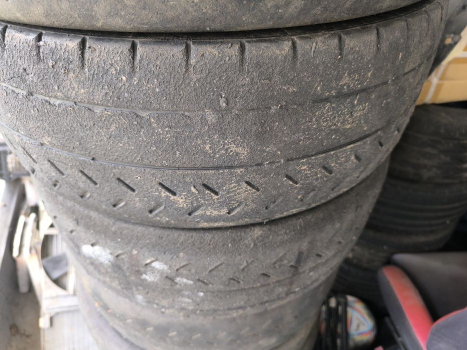 Сликове 16 190 600 17 610 225