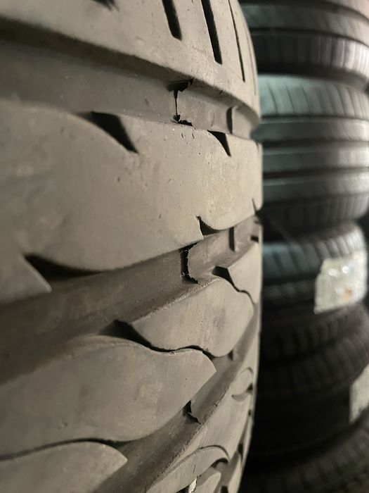 275/40R20.     245/45R19