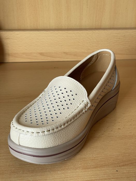 Продам женскую обувь