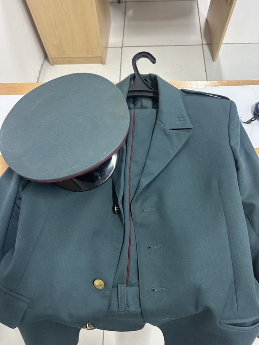 Продам парад форма в хорошем состояние и фурашку …