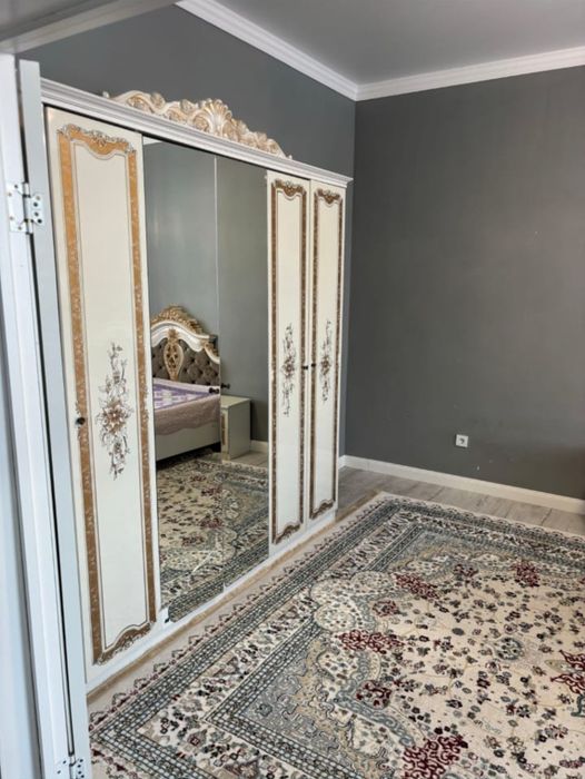 Продам шикарный спальный гарнитур.
