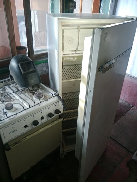 Холодильник Бирюса морозит хорошо