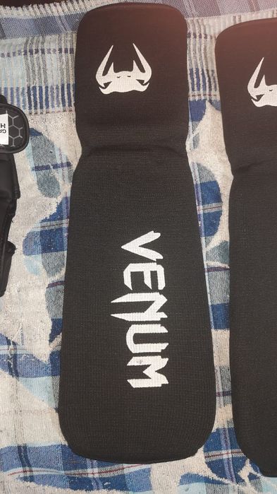 Продам набор перчатки и футы