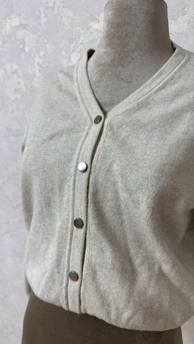 Бежевая женская кофта