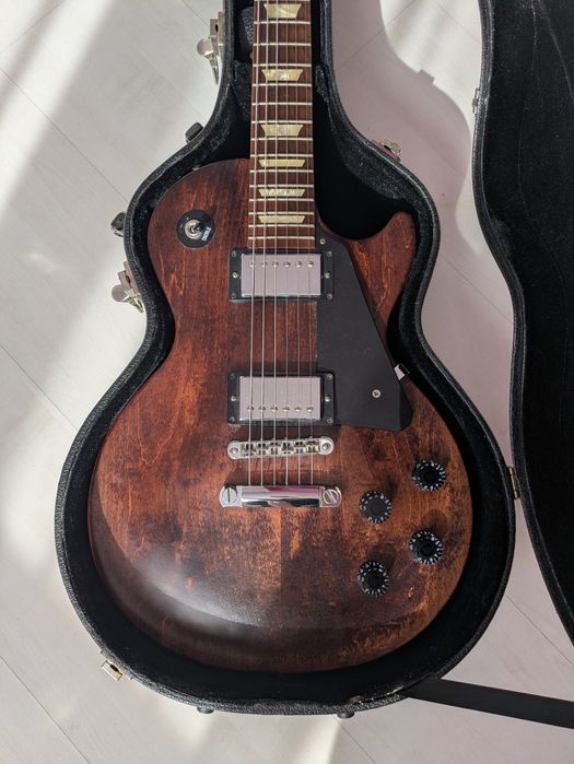 Gibson Les Paul Studio Faded с куфар