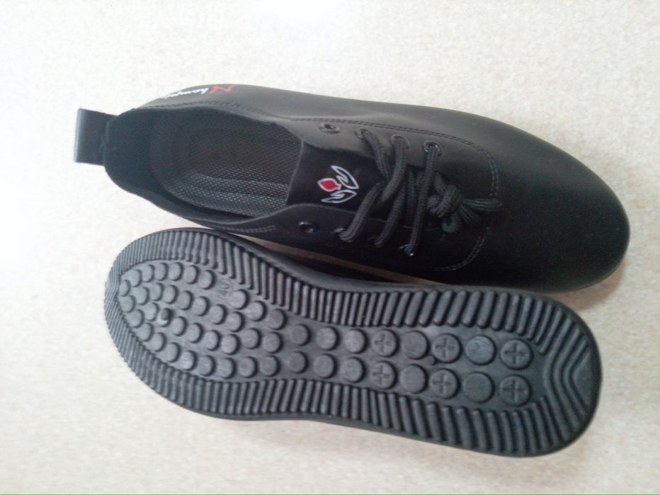 Кроссовки из эко кожи