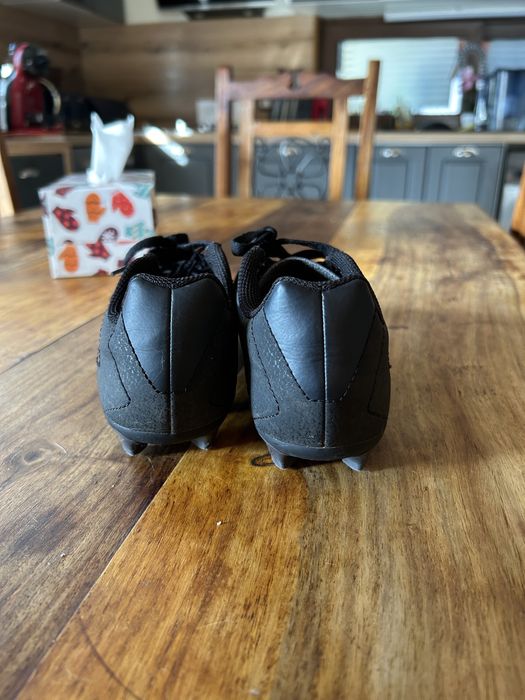 Футболни бутонки adidas за деца