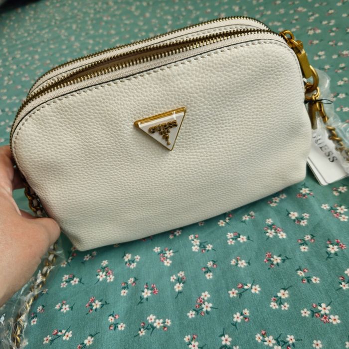 Дамска чанта Guess