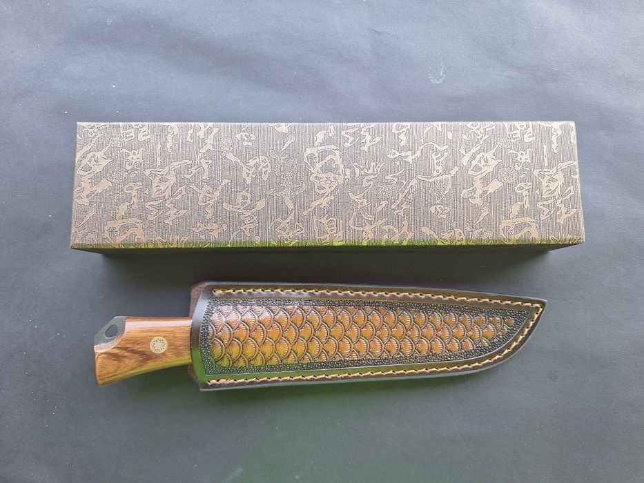 Ловен нож с кожена кания