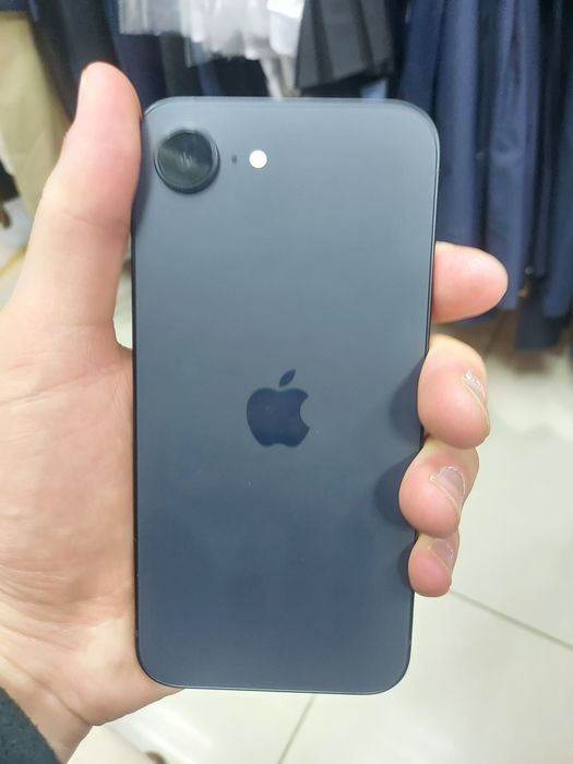 Продам iphone 16e/128г в идеальном состоянии