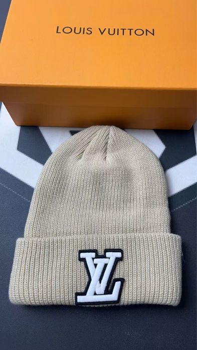 Caciula louis vuitton
