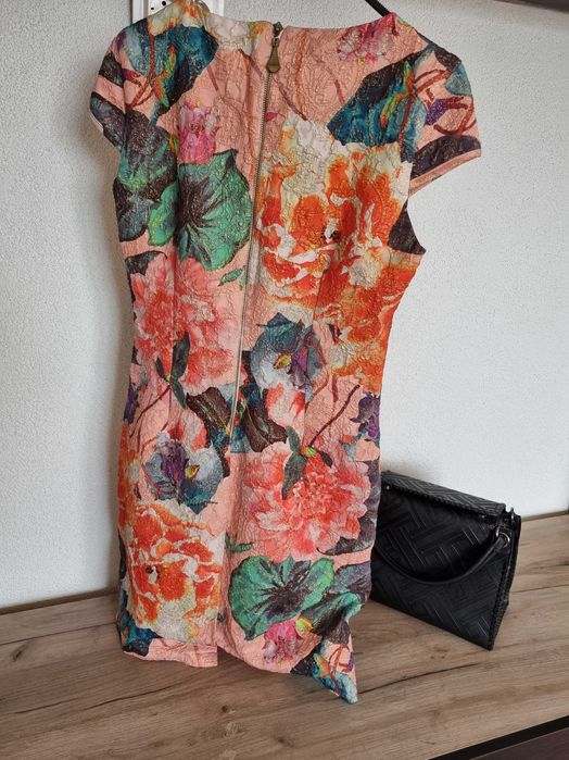 Красива рокля Junona