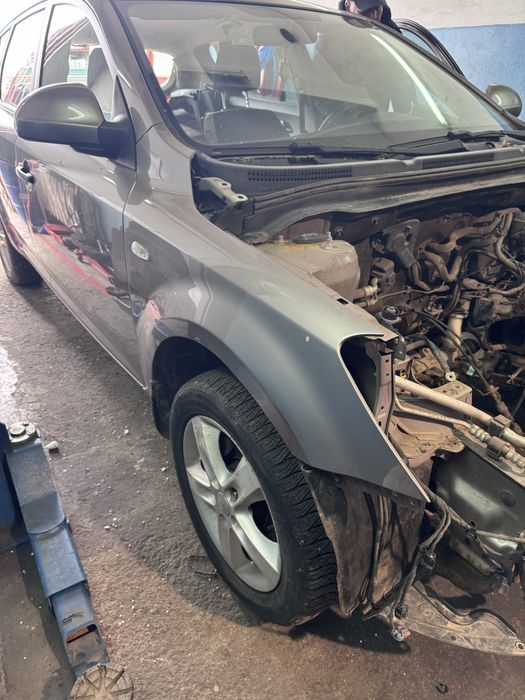 Aripa dreapta fata Kia Ceed 2007-2012 cod culoare 8Q