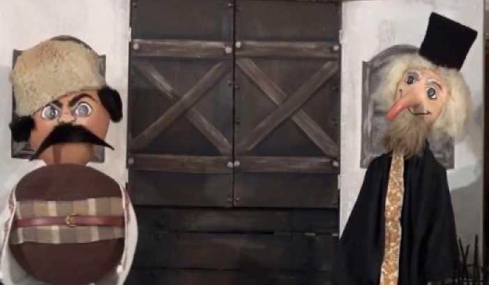 Театрален декор и кукли-герои