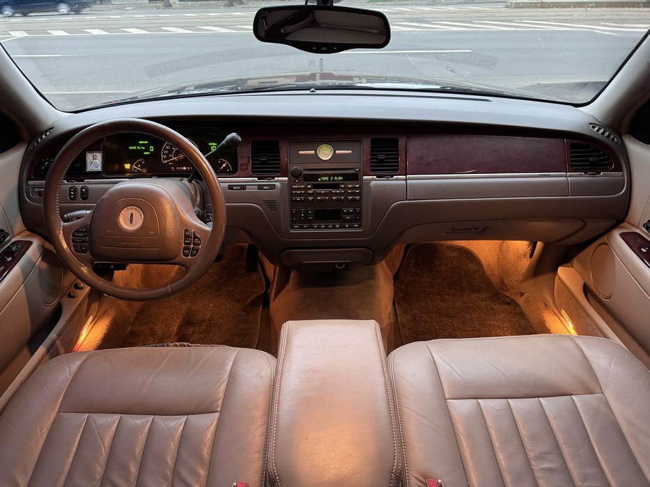 Lincoln Town Car 4.6l V8 242 cp