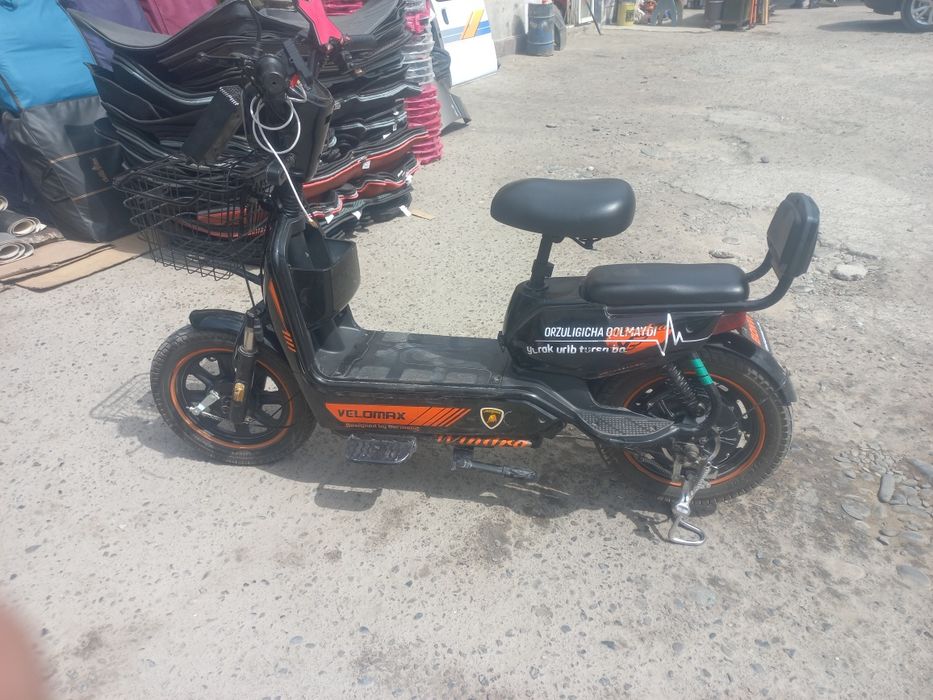 Skuter velomax yomkost 60km