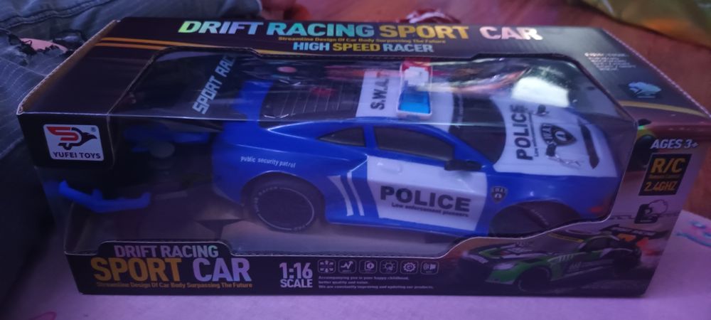 Vând mașină cu telecomanda