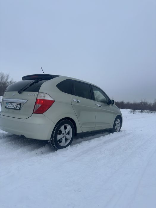 Шести местный минивен