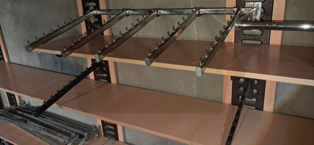 Торговые витрины,  полочки шкафы