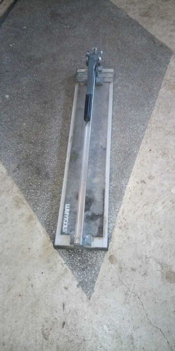 aparat pentru tăierea plăcilor și a ceramicii