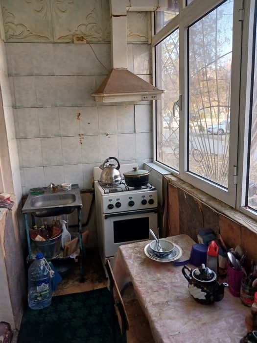 2 xonali kvartira 1 etaj srochna sotiladi