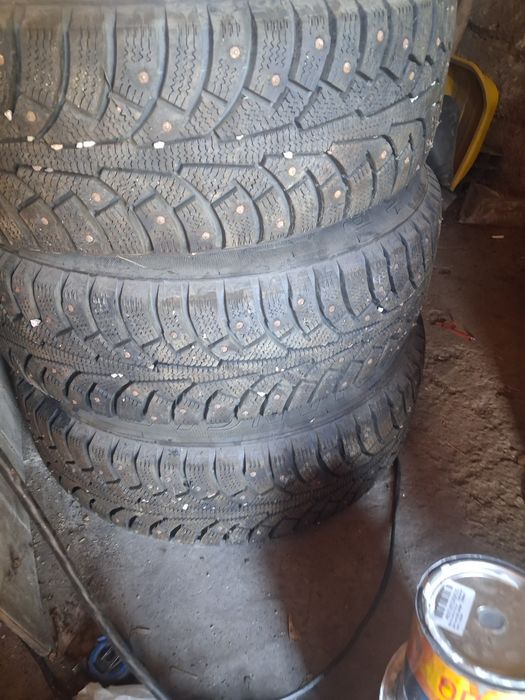 Продам зима с дикими комплект R15