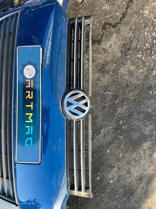 Броня VW Touran централна решетка с емблема