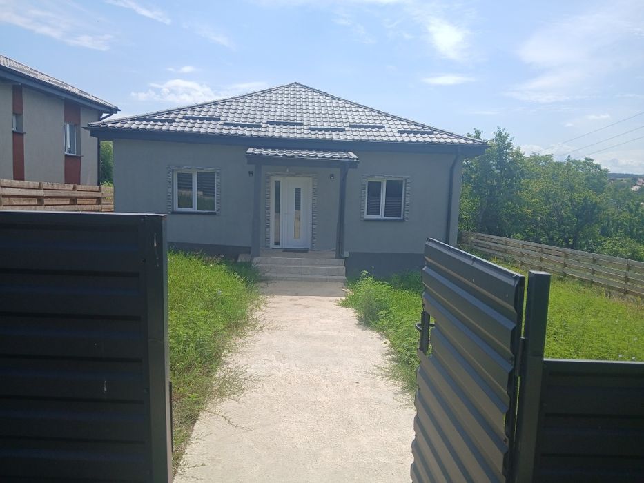 De vânzare casa plan parter lângă Primaria Tomesti