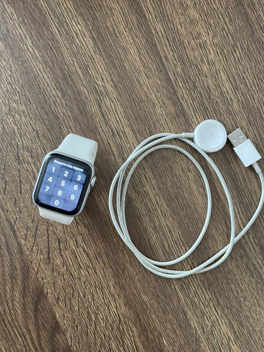 Apple watch SE часы