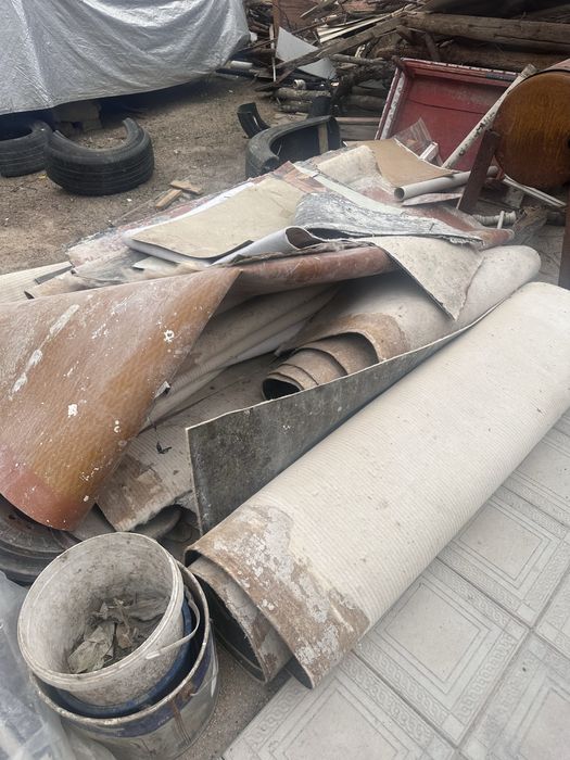 Продаются доски, линолеум , двери, рамы