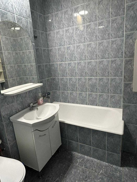 Particular inchiriez garsoniera zona Gorjului,et. 1/4, utilata complet