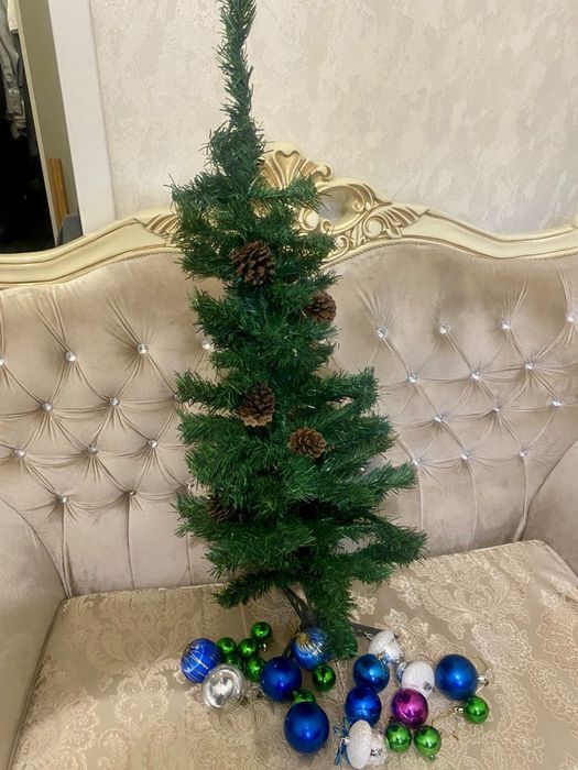 Продается праздничная елка (исскуственная) в отличном состоянии