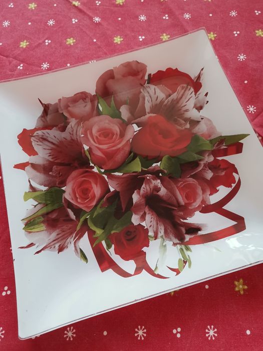 Комплект от два стъклени съда, купа и поднос