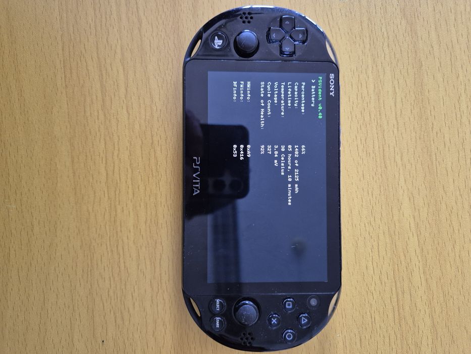 Vand PS Vita 2000 modat