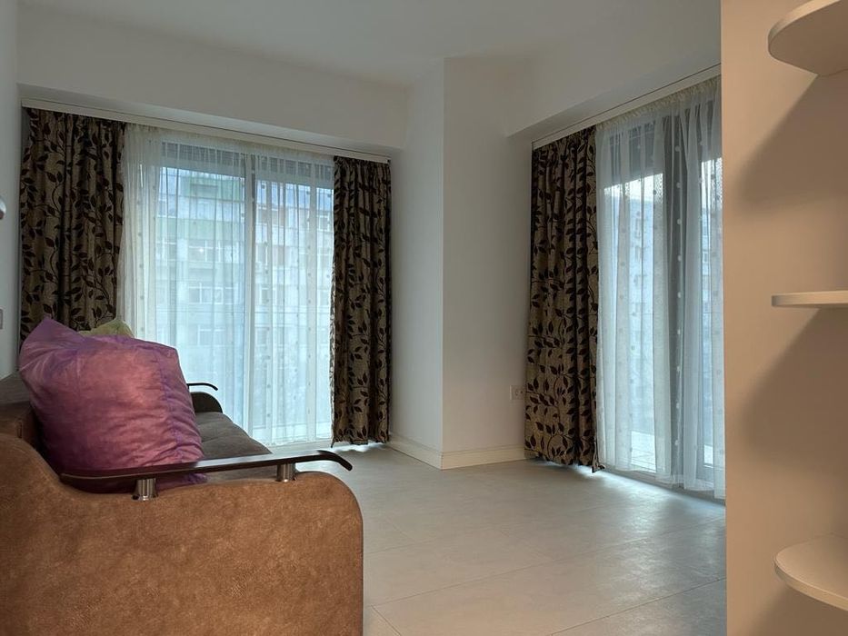 Inchiriez spatiucomercial/ ap 3 camere zona centrala/ Renting apartament for business or to live in city center