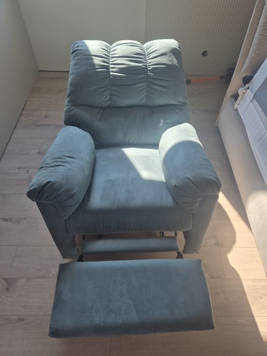 Vand fotoliu cu recliner manual achizitionat de pa Mobexpert in stare foarte buna