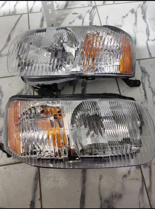 Фонарь фара габарит поворот Мазда Трибут