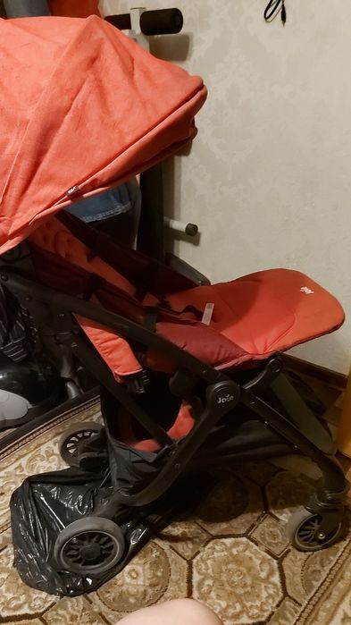 Прогулочную детскую коляску