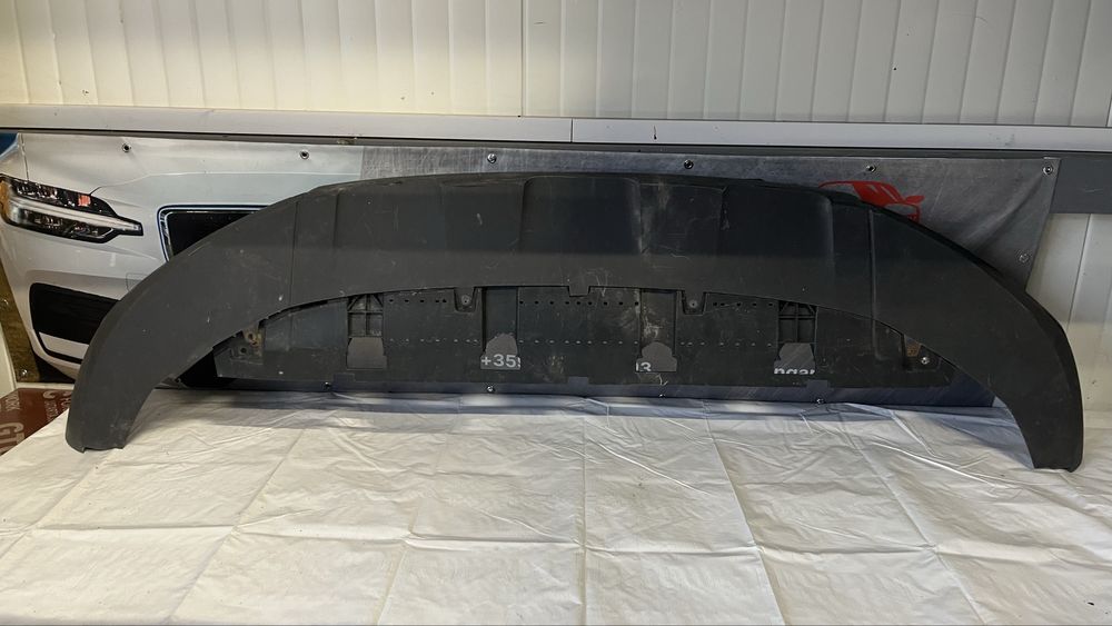 Лип и предпазител Audi Q3 (2015-2018)