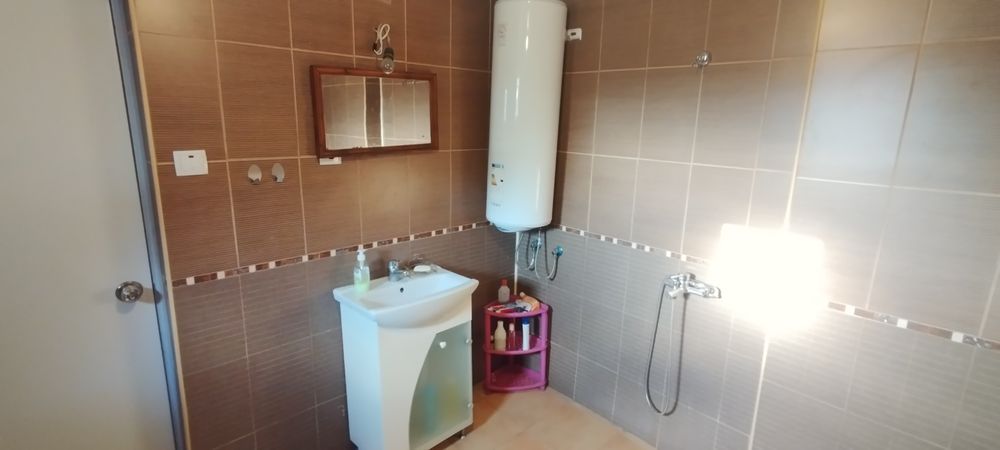 Продават се две къщи в жк. Църква, гр. Перник