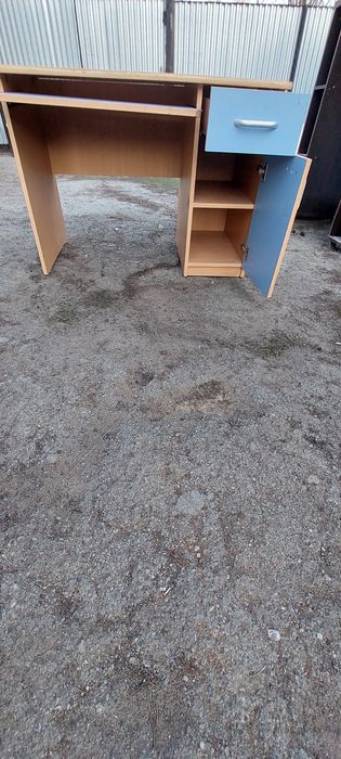 Продам компьютерный стол