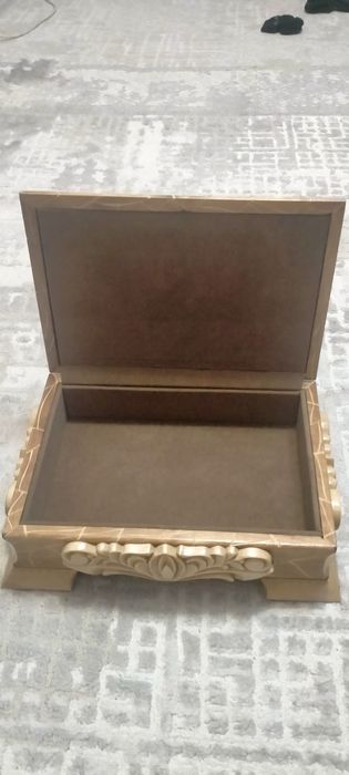 Шкатулка с подставкой для книги