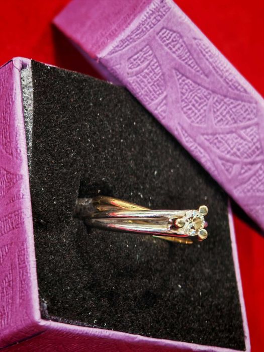 ***БИЖУ*** Уникален златен пръстен с брилянт